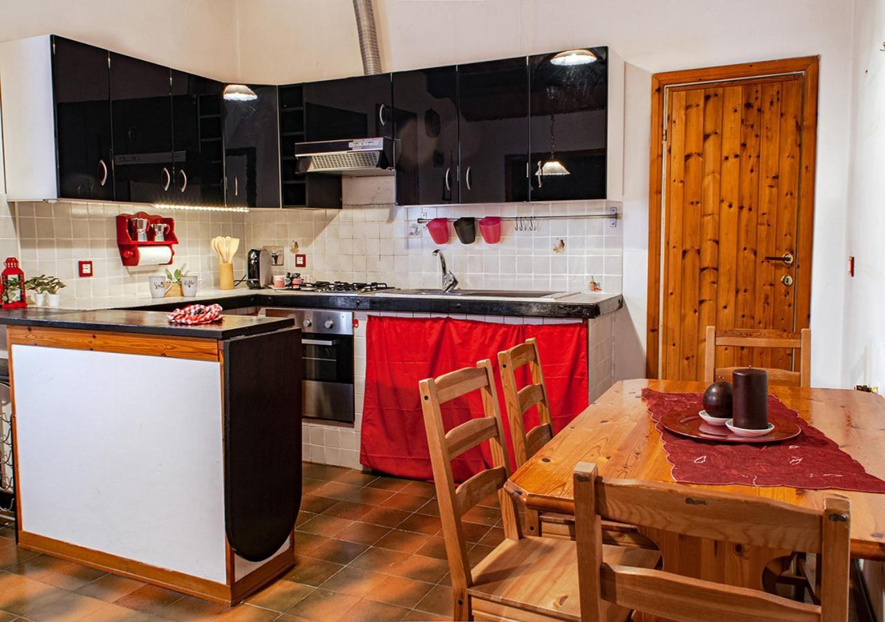 Il Rifugio A 3 Minuti Dai Traghetti Apartment Livorno Luaran gambar